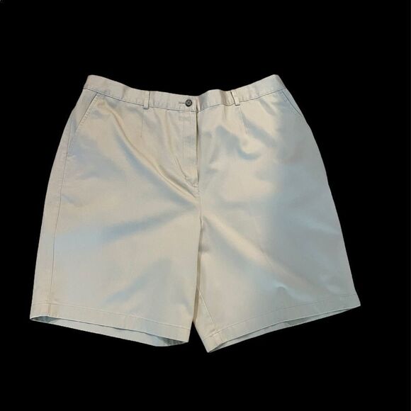 L.L. Bean khaki Shorts! Woman’s 20 - Picture 1 of 4